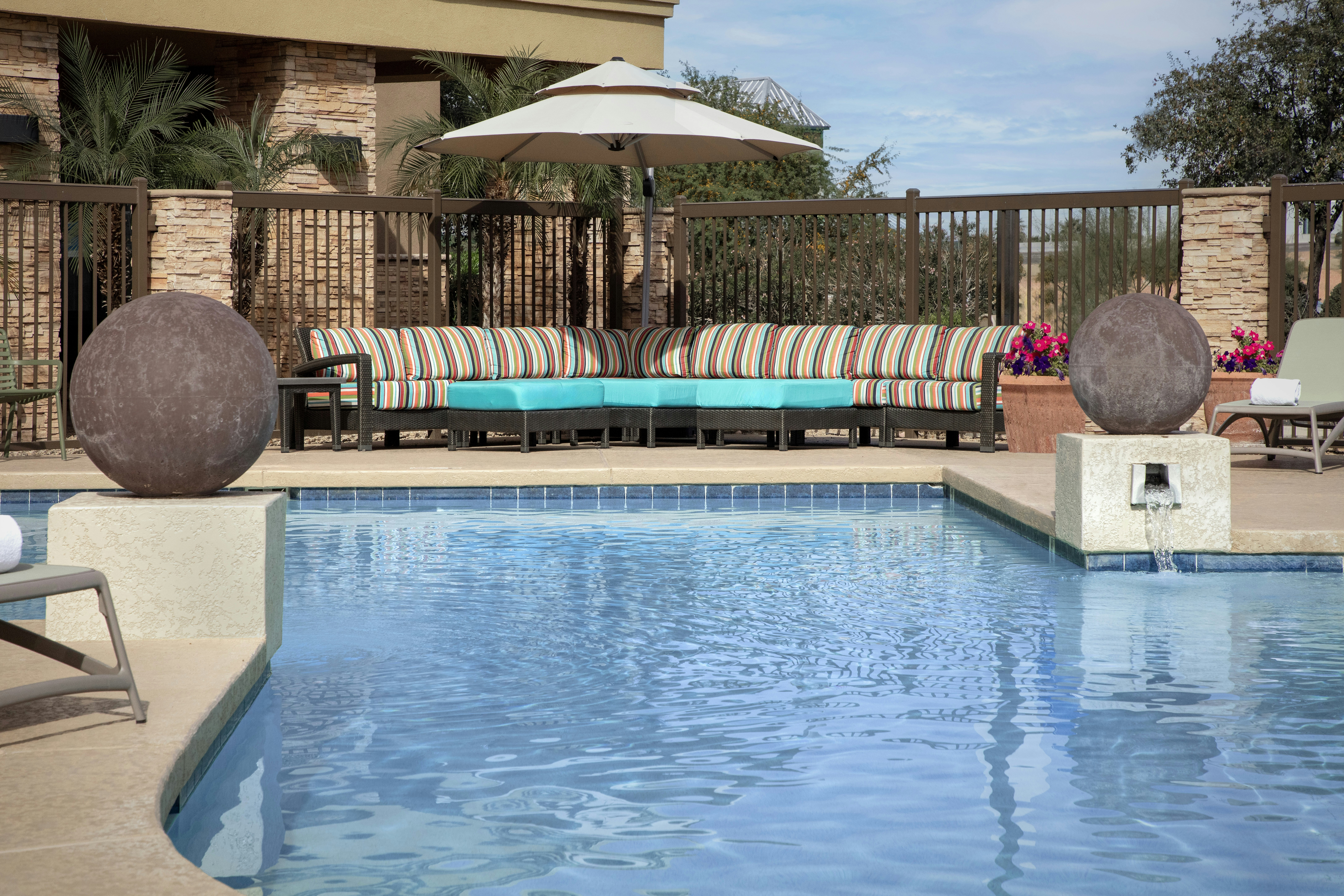 Hampton Inn And Suites Phoenix Glendale Westgate Az 64/65