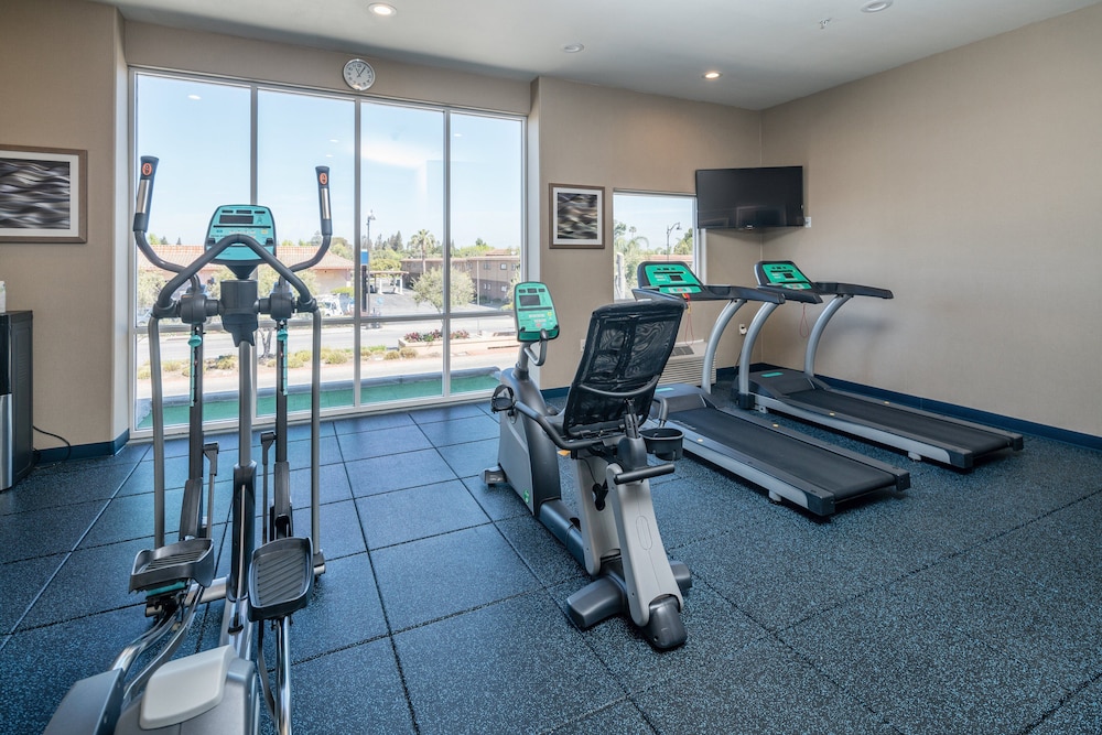 Holiday Inn Express Hotel Suites Santa Clara 38/58