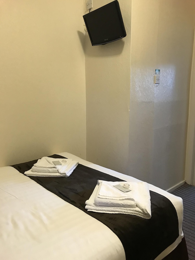 The Feathers Hotel 13/34