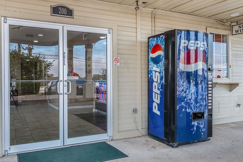 Motel6 Waxahachie, TX 27/39