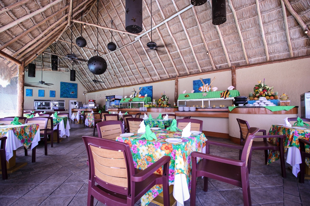 Aquamarina Beach Hotel Cancun 56/63