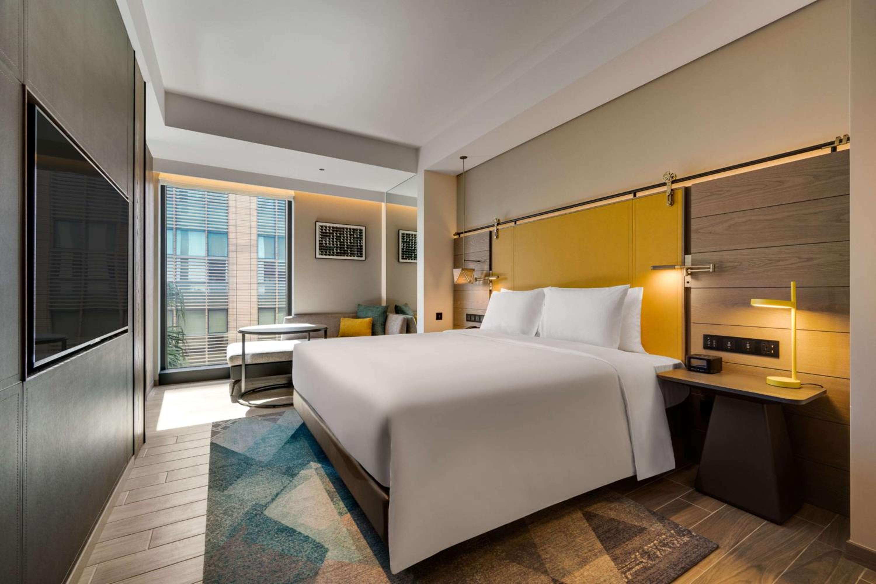 ROOM, KING BED, LOW FLOOR, ACCESSIBLE