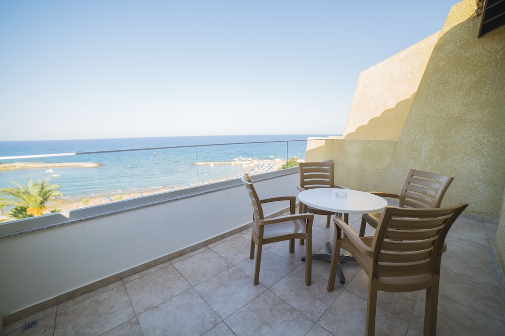 Myroandrou Hotel Apartments 37/38