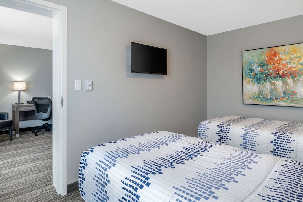 Amsterdam Inn & Suites, an Ascend Collection Hotel 2/28