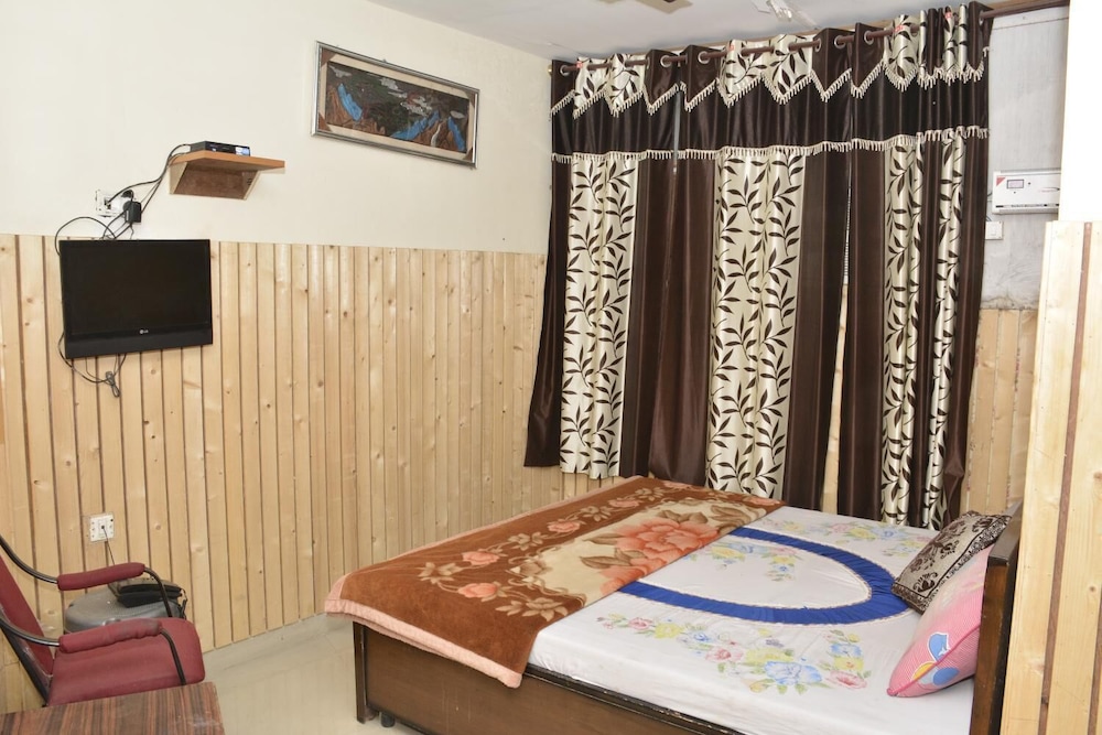 Hotel Dharam Villa 15/15