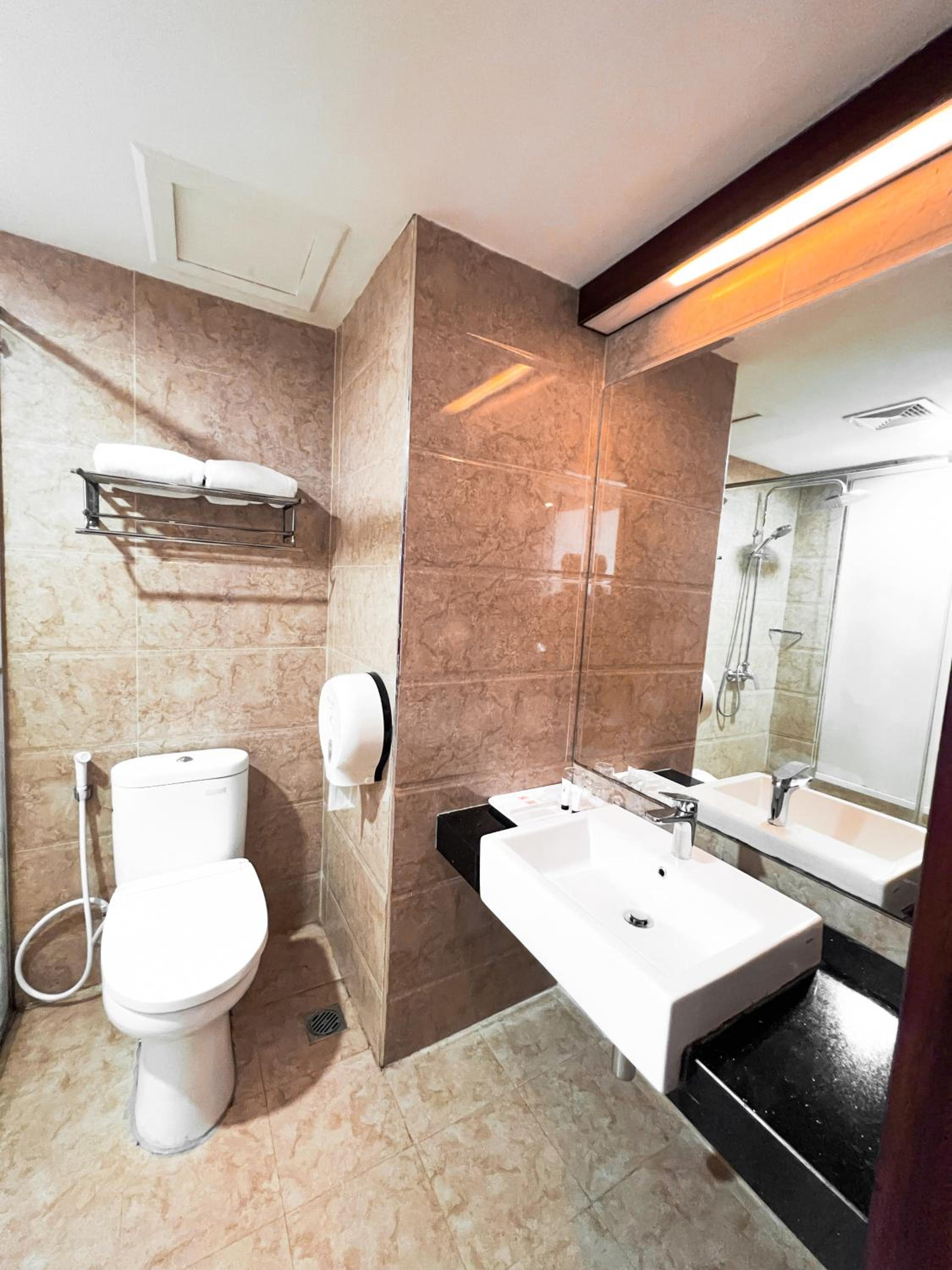 Grand, Executive, Batam City Hotel 9/10