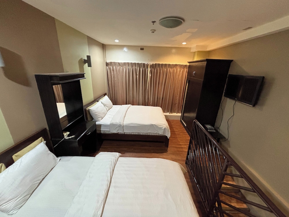 Uptown Condotel 35/73