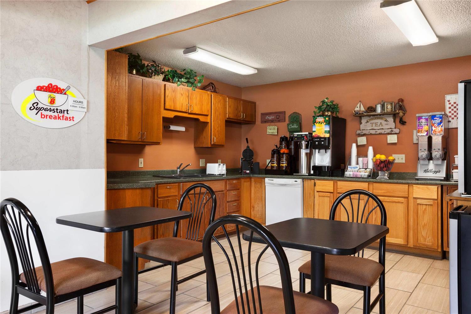 Super 8 By Wyndham Concordia 24/31