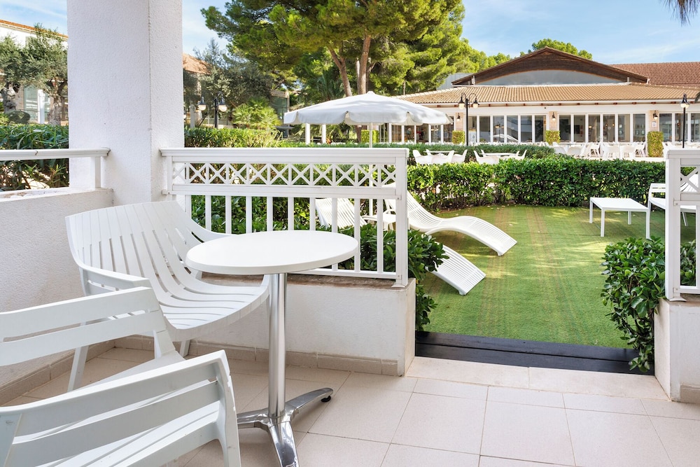 Green Garden Aparthotel 60/67