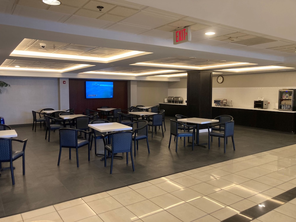 Wingate by Wyndham Erie 45/53