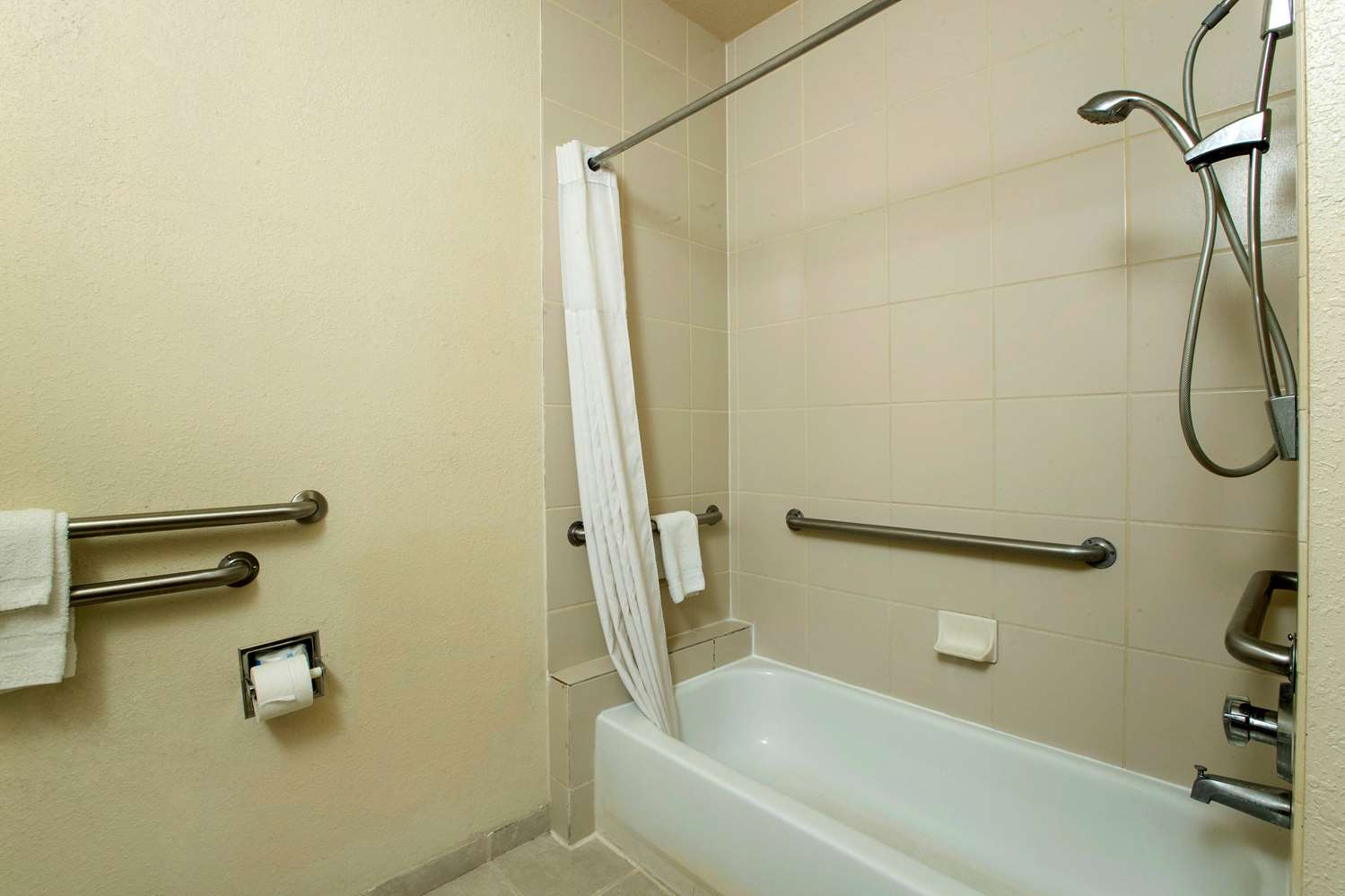 Days Inn & Suites By Wyndham Houston North/Aldine 67/68