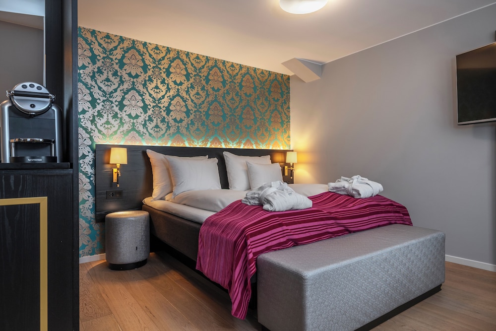 SUPERIOR, DOUBLE BED