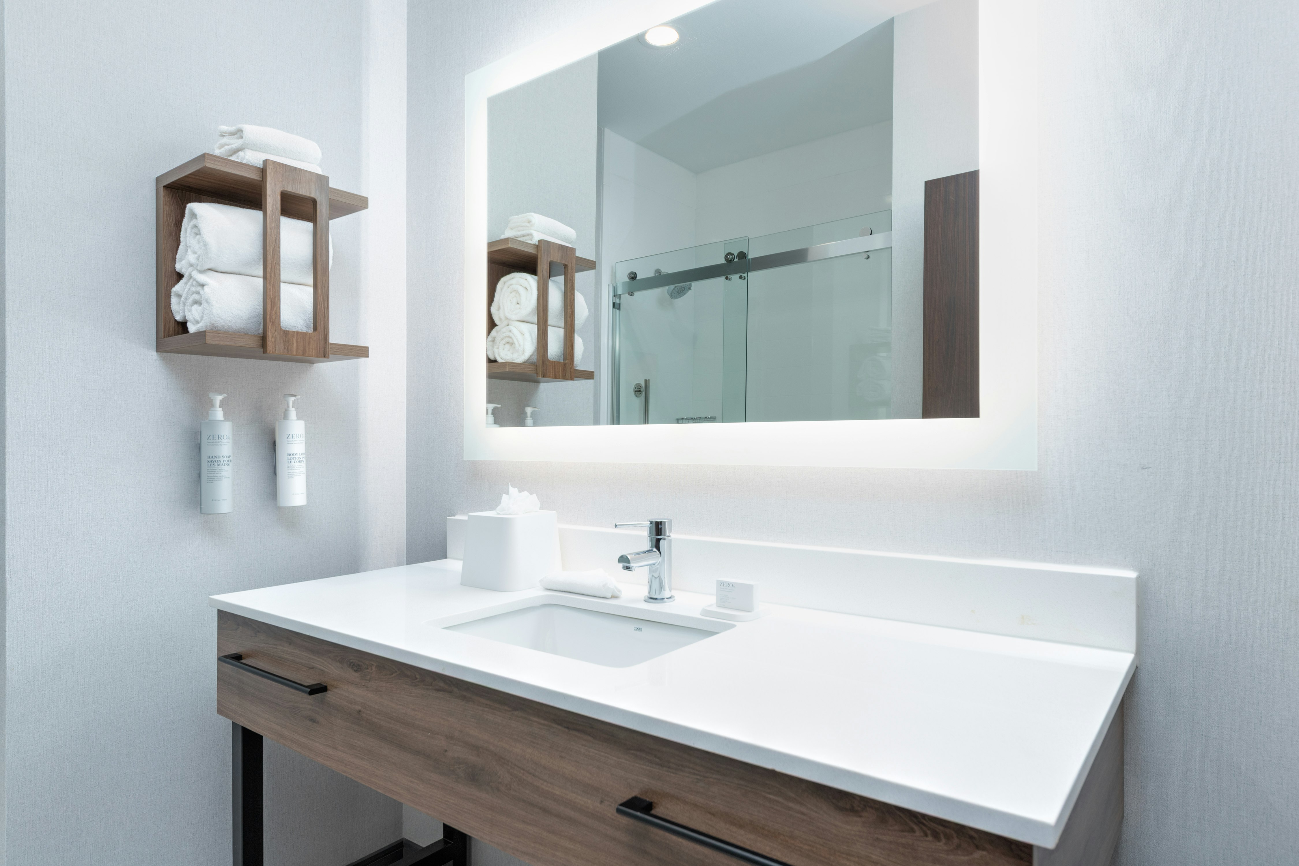 STUDIO, KING BED, ACCESSIBLE