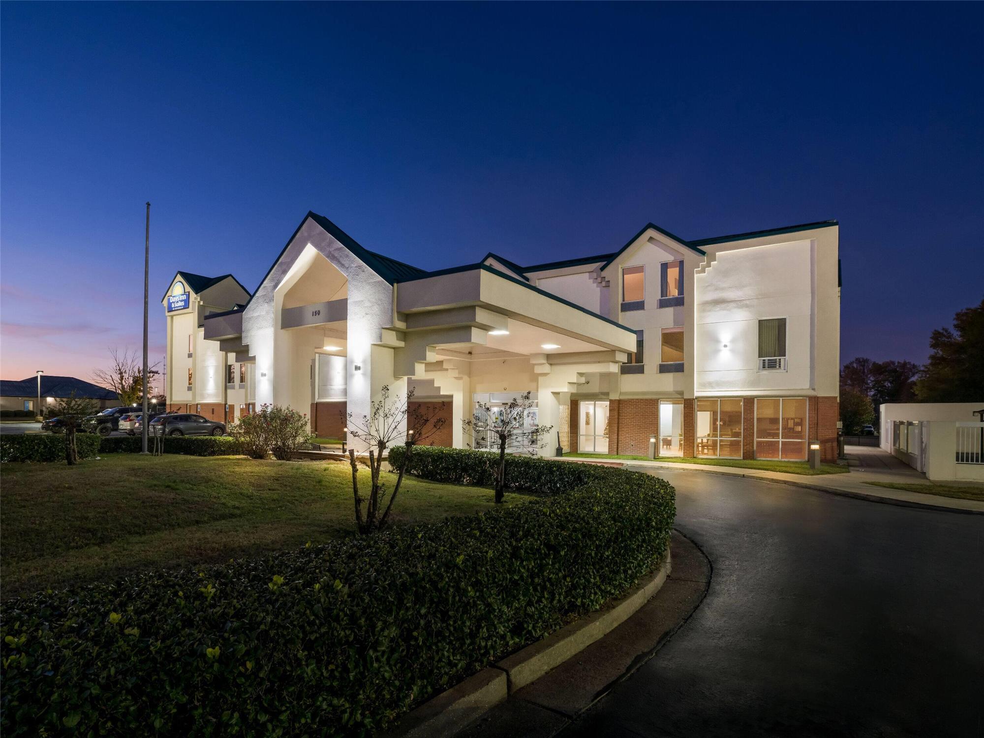 Days Inn Suites By Wyndham Ridgeland 6/32