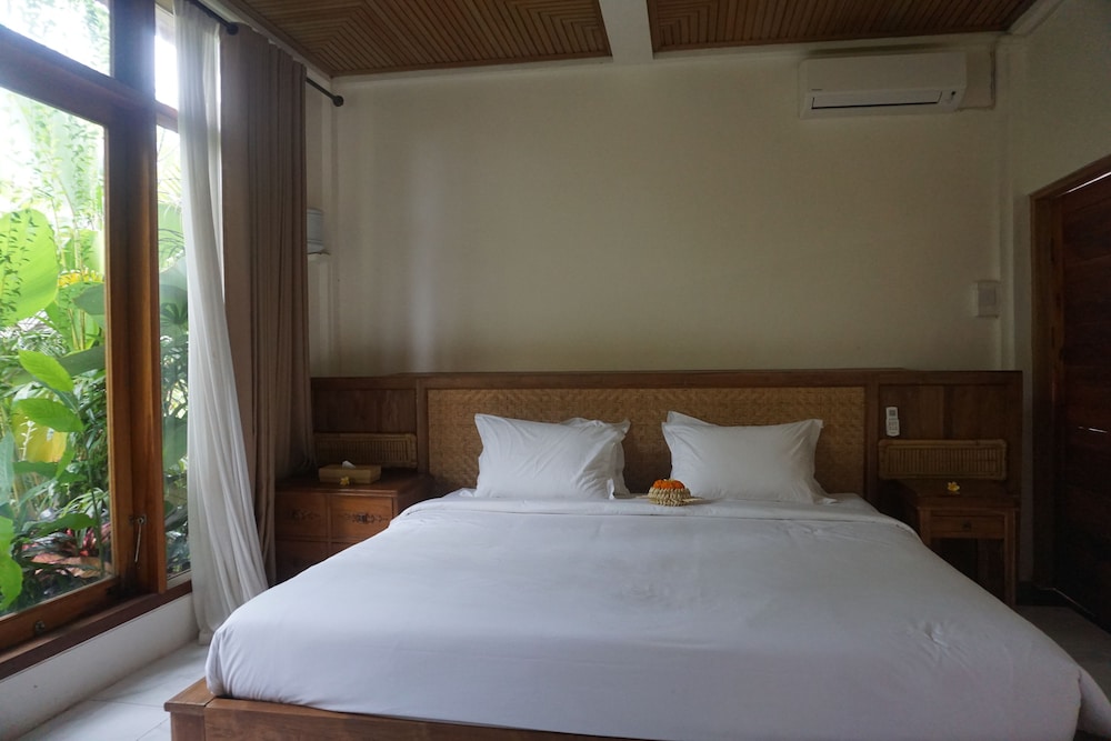 Graha Sandat Villas by Pramana Villas 11/33