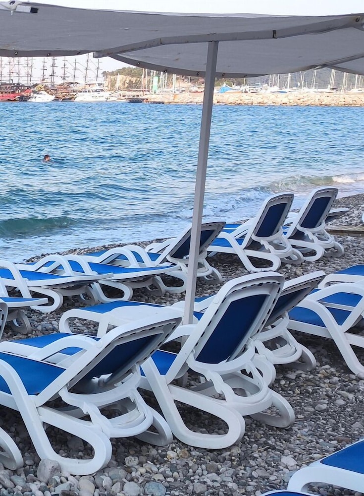 Romeo Beach Hotel 41/46