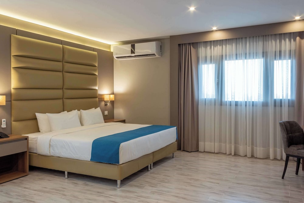 SUITE, KING BED, SOFA
