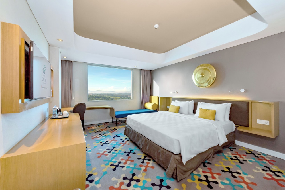 Ciputra Deluxe Queen