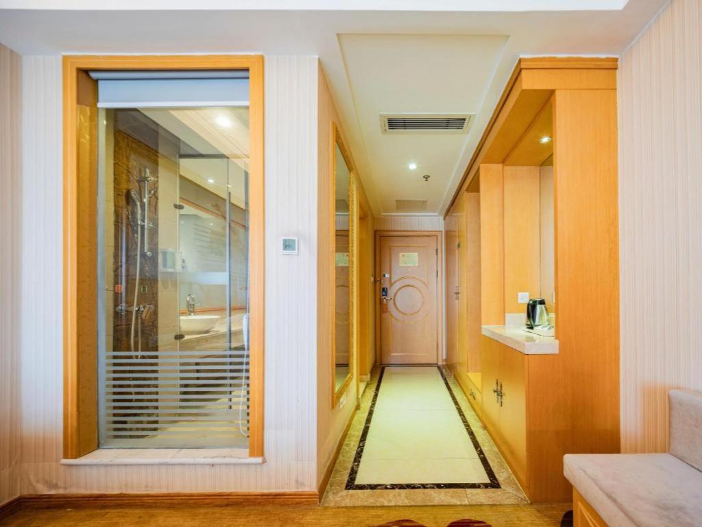 Vienna Hotel (Chengdu Xinfan Furniture City) 31/54