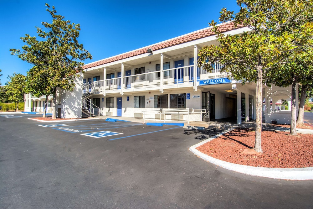 Motel6 Redding, CA - South 26/36