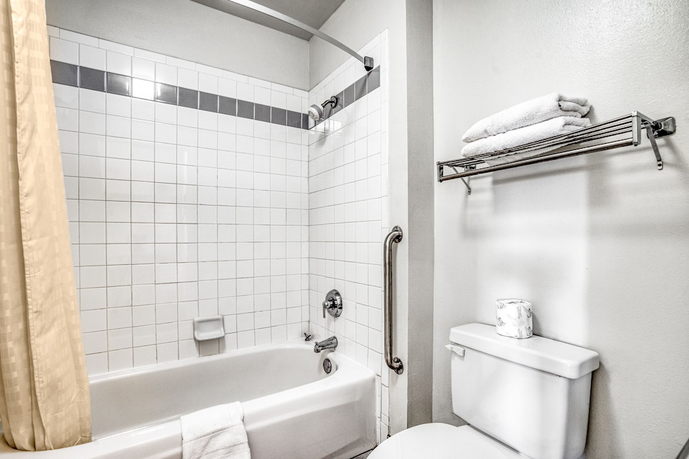 OYO Hotel Wichita Falls I-44 Sheppard Airforce 27/27