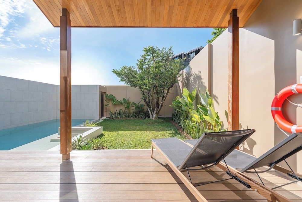 Saturdays Residence By Brown Starling 25/50