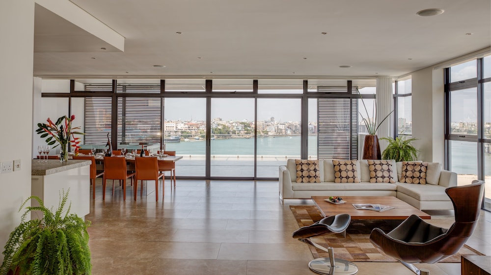 English Point Marina Hotel 52/68
