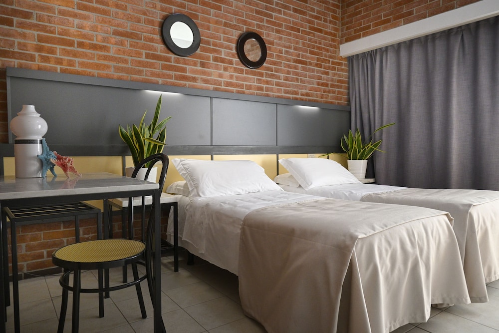 Hotel Marina 40/51