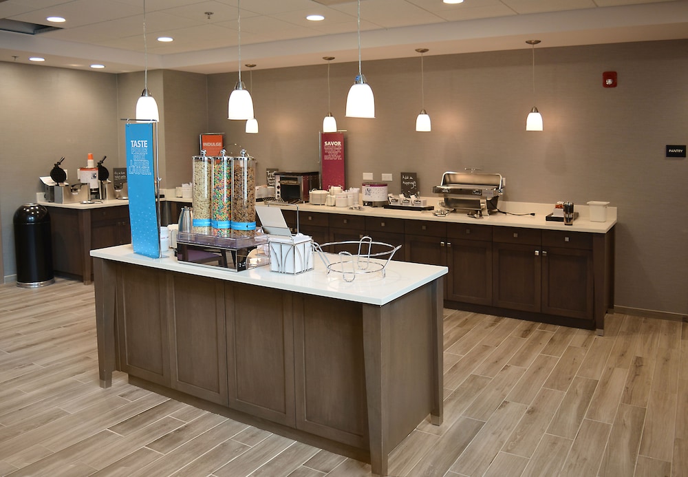 Hampton Inn & Suites Philadelphia/Media 40/47