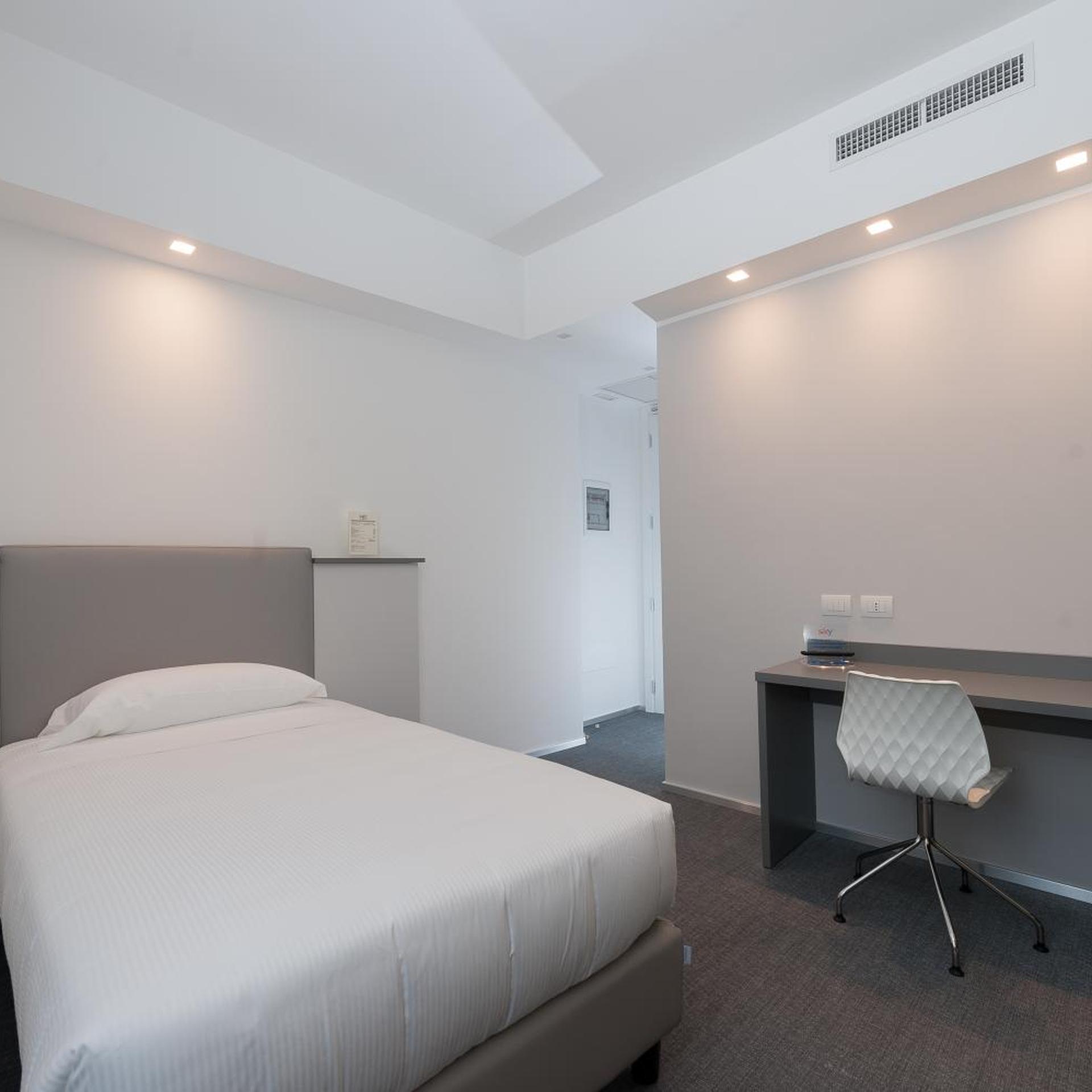 غرفة مفردة، Hotel Executive Inn 3/12