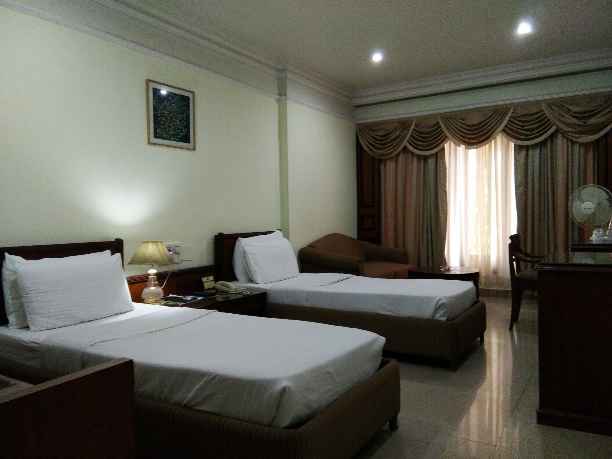 ROOM, DOUBLE BED