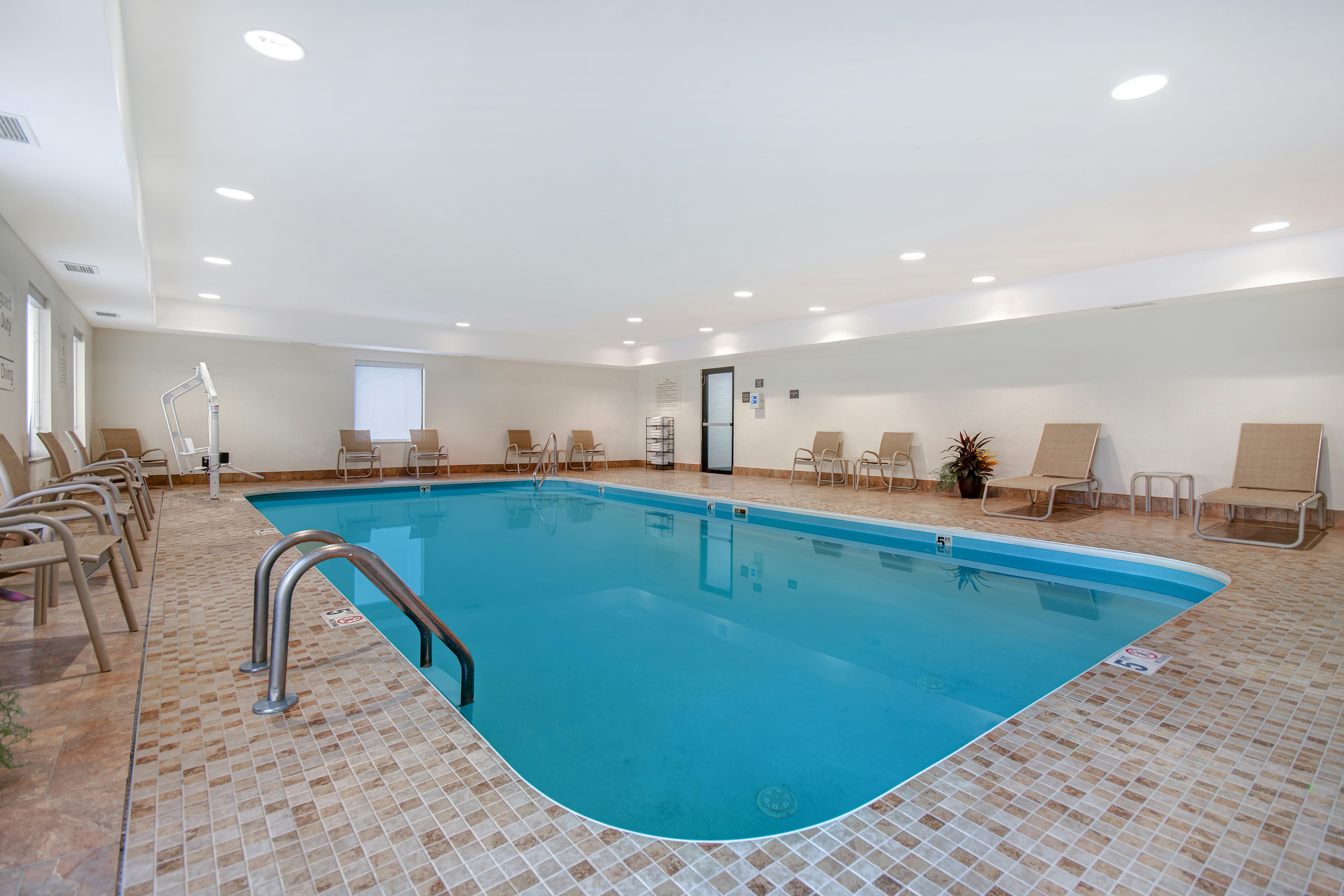 Hampton Inn Suites Dayton Vandalia 33/68