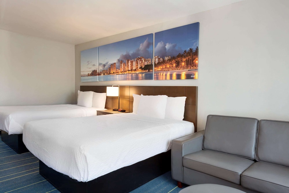 Days Inn & Suites By Wyndham Anaheim At Disneyland Park 18/44
