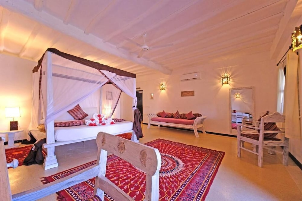 MASTER, SUITE