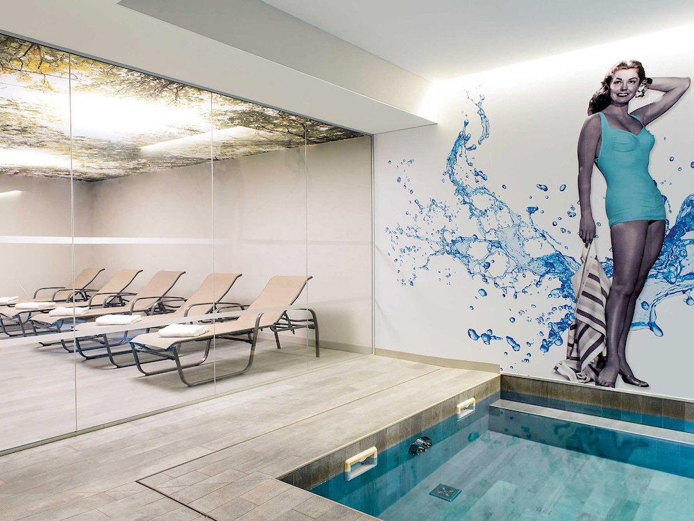 swimming pool spa
