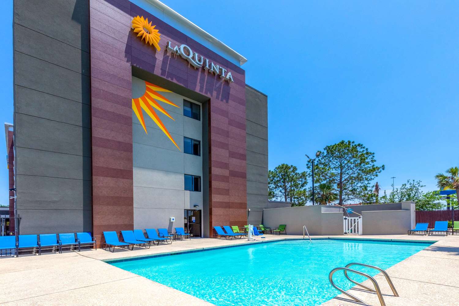 La Quinta Inn & Suites by Wyndham Houston NW Brookhollow 1/15