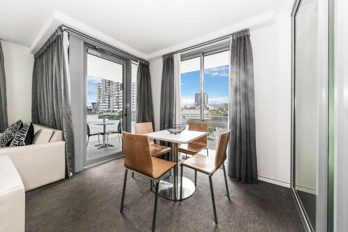The Capitol Apartments 15/23