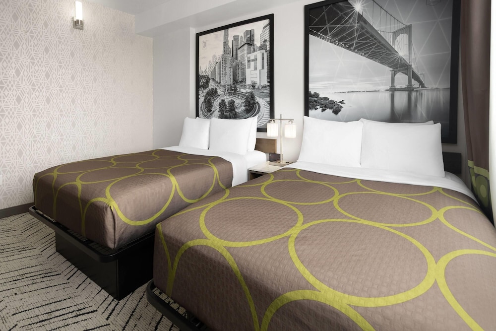 Super 8 by Wyndham Bronx Near Stadium 21/40