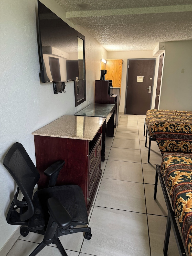Nampa Inn & Suites 40/46