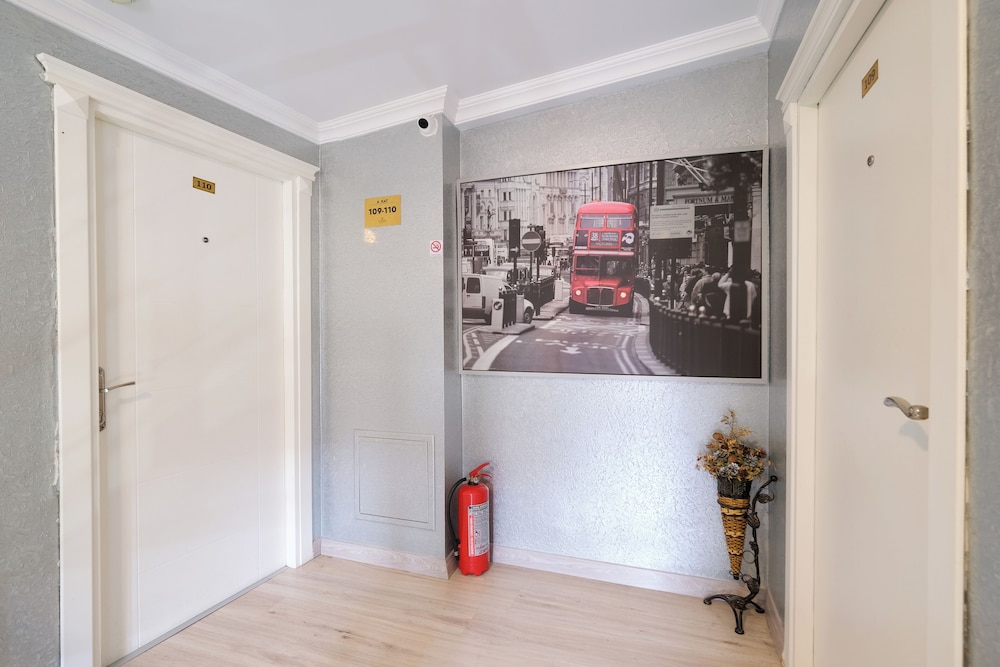 Loren Hotel Suites 4/50