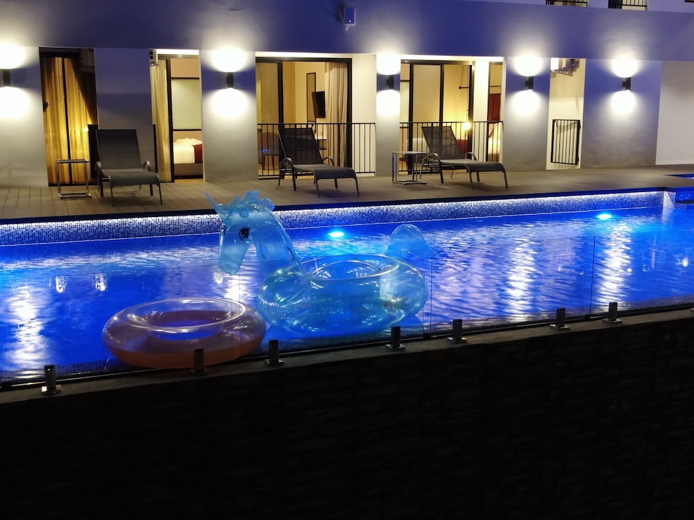 W3 Hotel 32/50