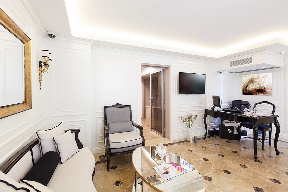 Galata Grace Hotel 48/56