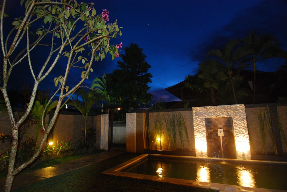 Bali Rich Luxury Villa 13/42