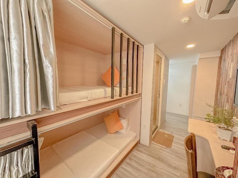 Galaxy Hotel &amp; Capsule 28/49