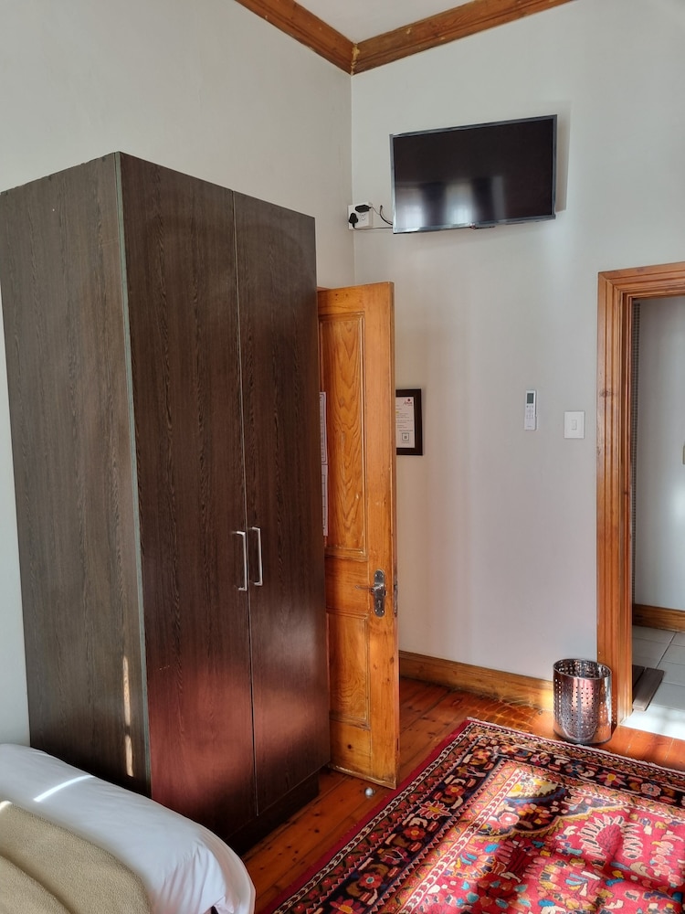 Standard, Triple, 3 Beds, Ashanti Guest House Gardens Hostel 7/10