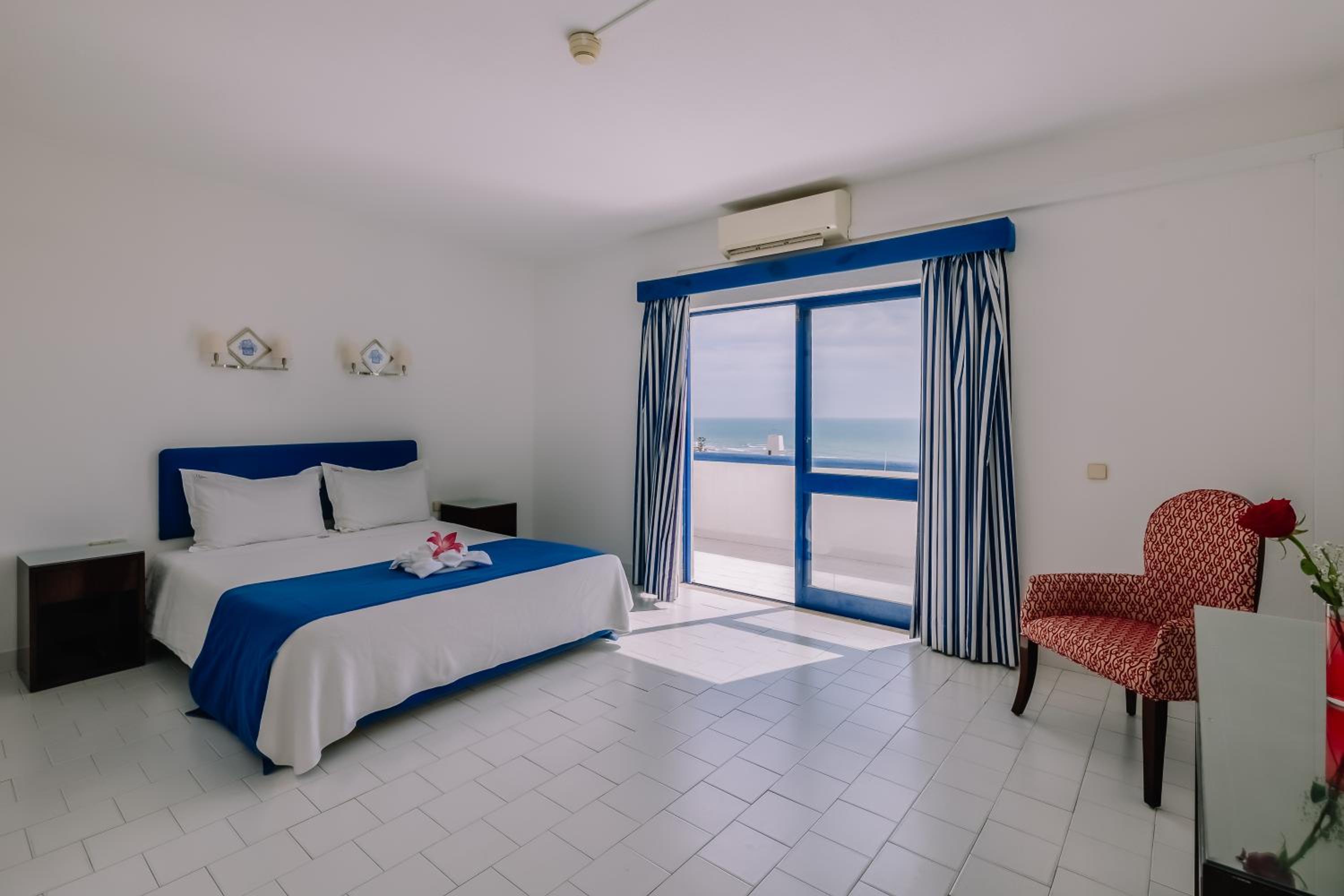 2 Bedrooms, Deluxe, Apartment, Pool or Sea View