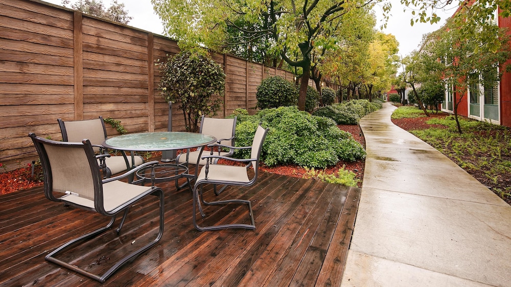 Best Western Lanai Garden Inn & Suites 5/38