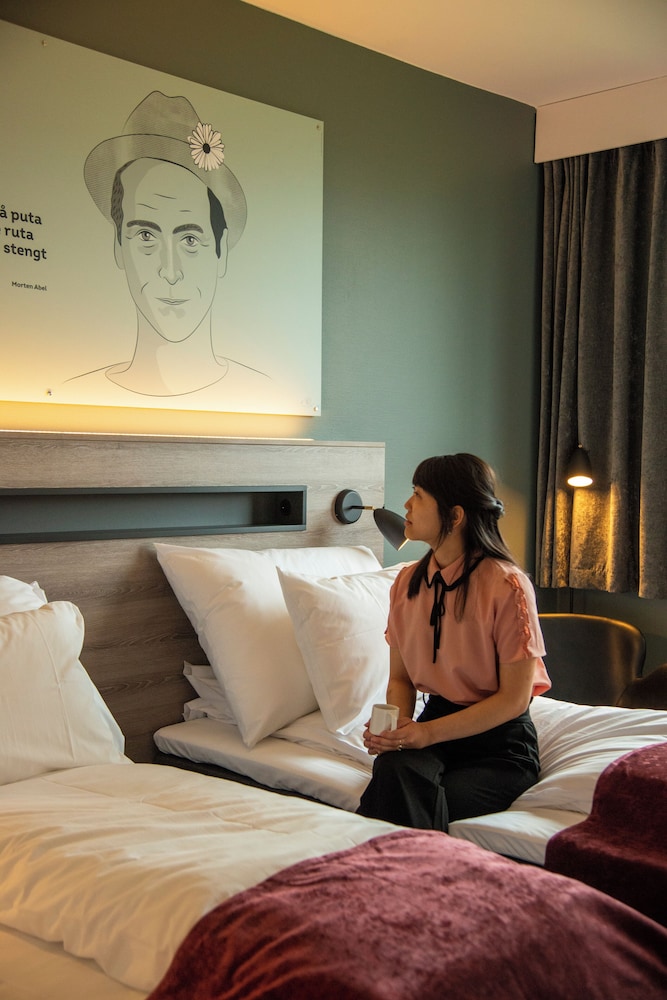 غرفة أساسية بسريرين منفصلين في الطابق الأرضي