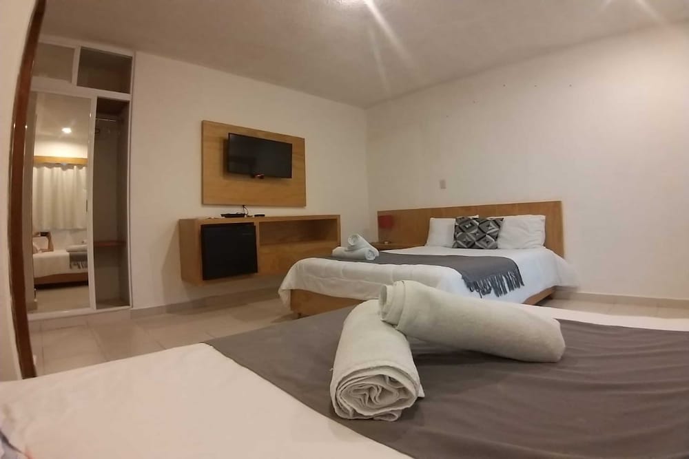 DELUXE, 2 DOUBLE BEDS, OCEAN VIEW