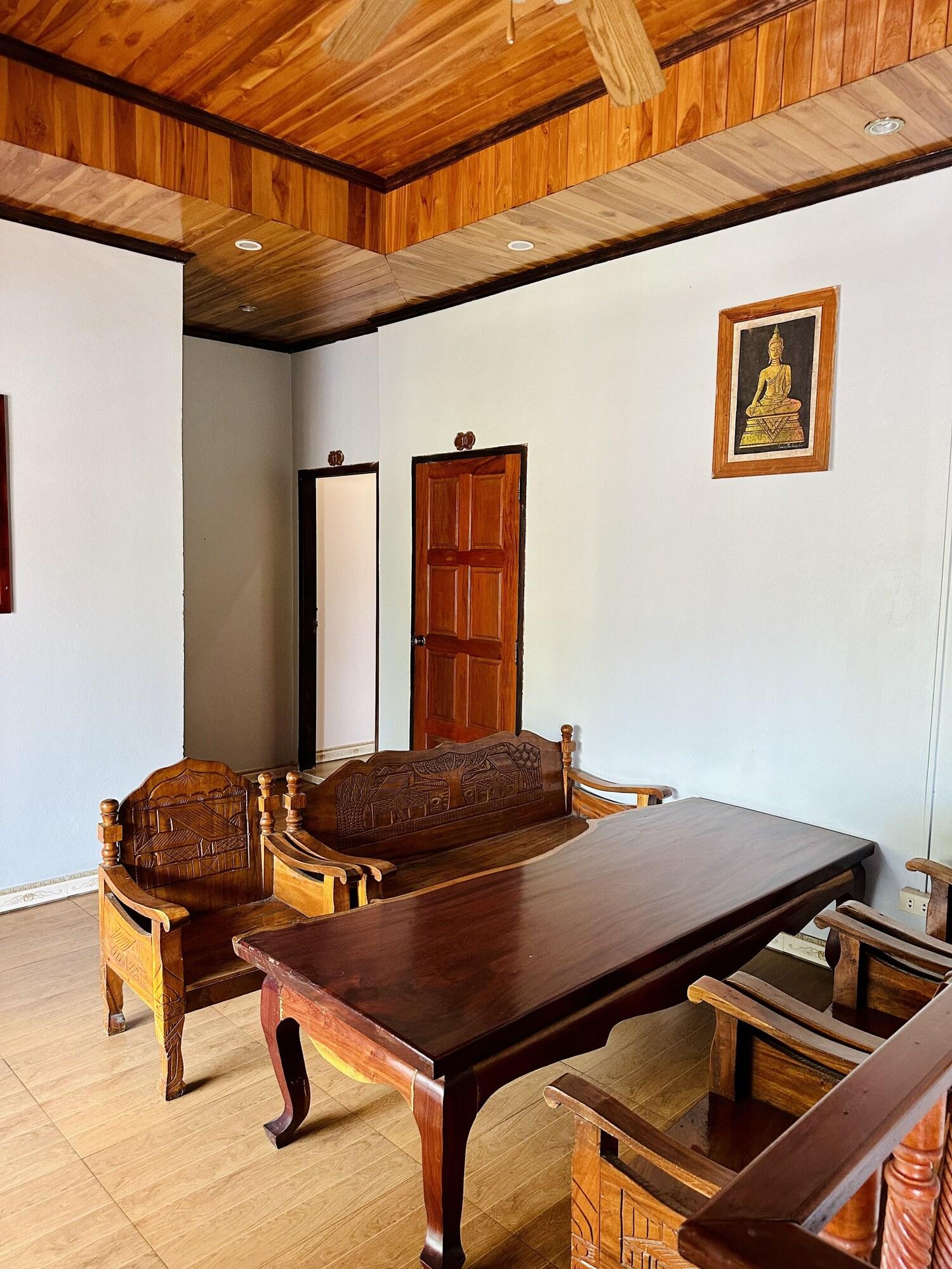Singharat Guest House 44/51
